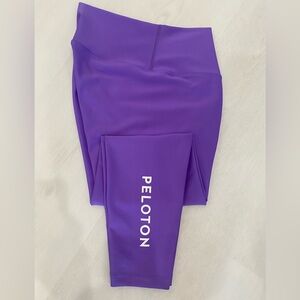 LN Peloton  Vibrant Purple Capri leggings